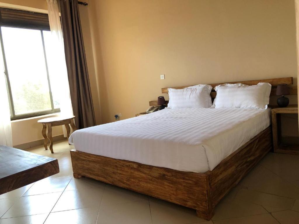 Meley Impala Hotel Munyonyo Exterior photo